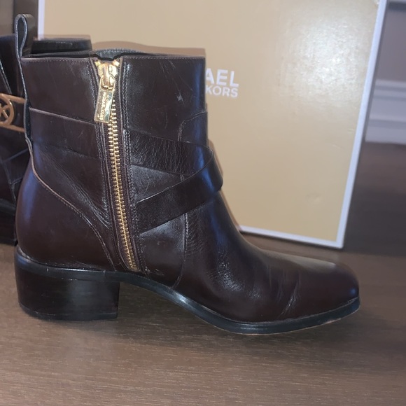 Michae Kors booties in box - Picture 3 of 5